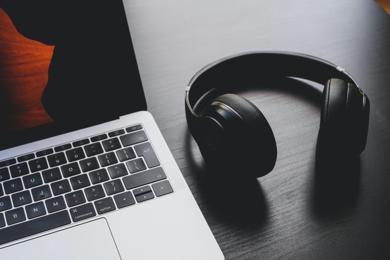 AirPods Studio
